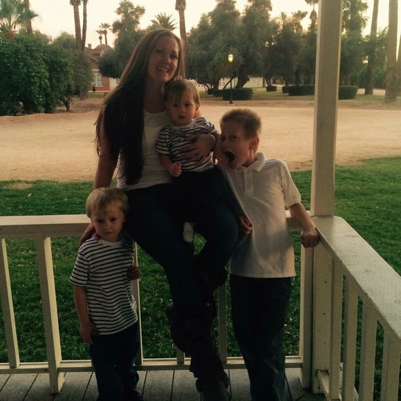 Meet your Posher, Keli! 🌸🎀 - Picture 1 of 1